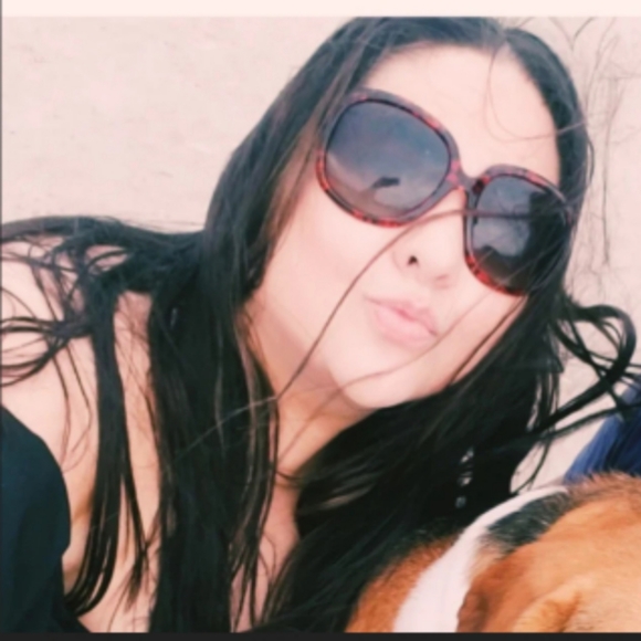 Meet your Posher, Ash 💜 - Picture 4 of 9